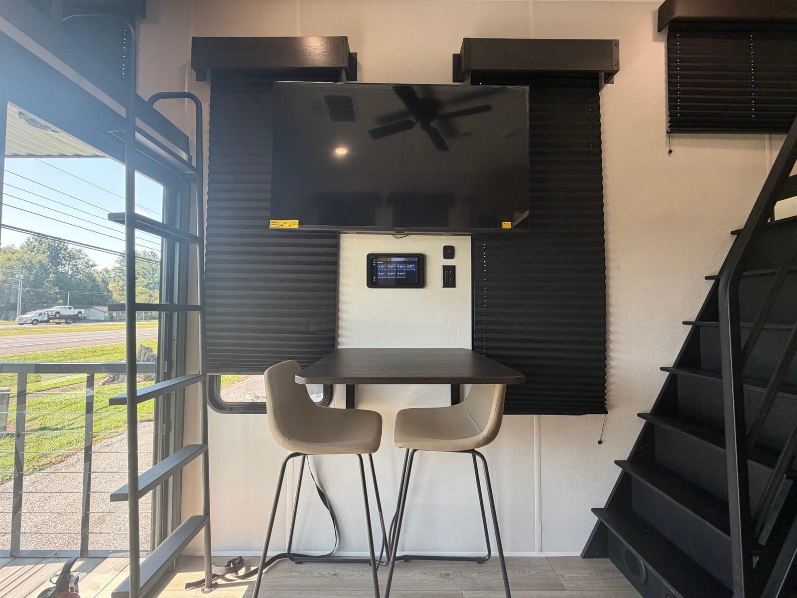 2027 Forest River 2027 Forest River Cherokee Timberwolf - thumbnail 8