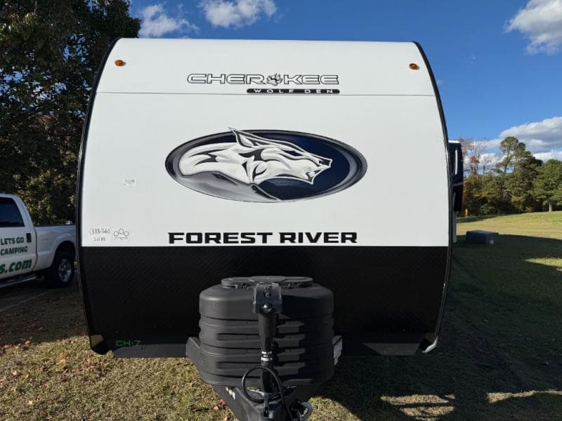 2026 Forest River 2026 Forest River Cherokee Wolf Den - thumbnail 4
