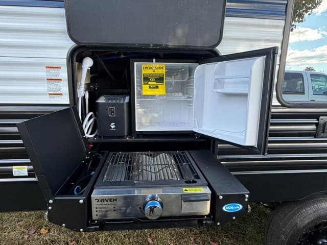 2026 Forest River 2026 Forest River Cherokee Wolf Den - thumbnail 5