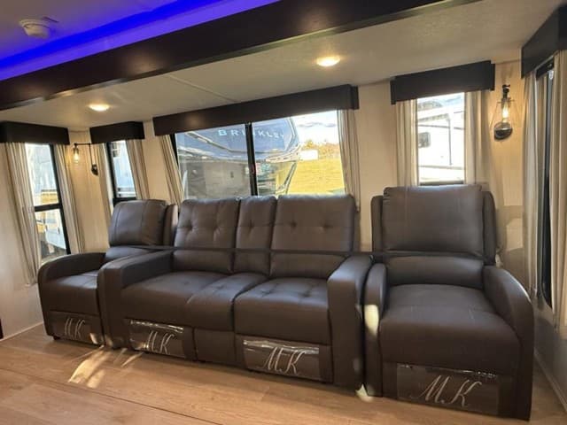 2026 Forest River 2026 Forest River Cherokee Wolf Den - thumbnail 17