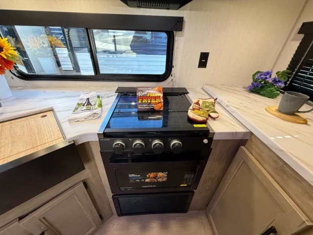 2026 Forest River 2026 Forest River Cherokee Grey Wolf - thumbnail 13