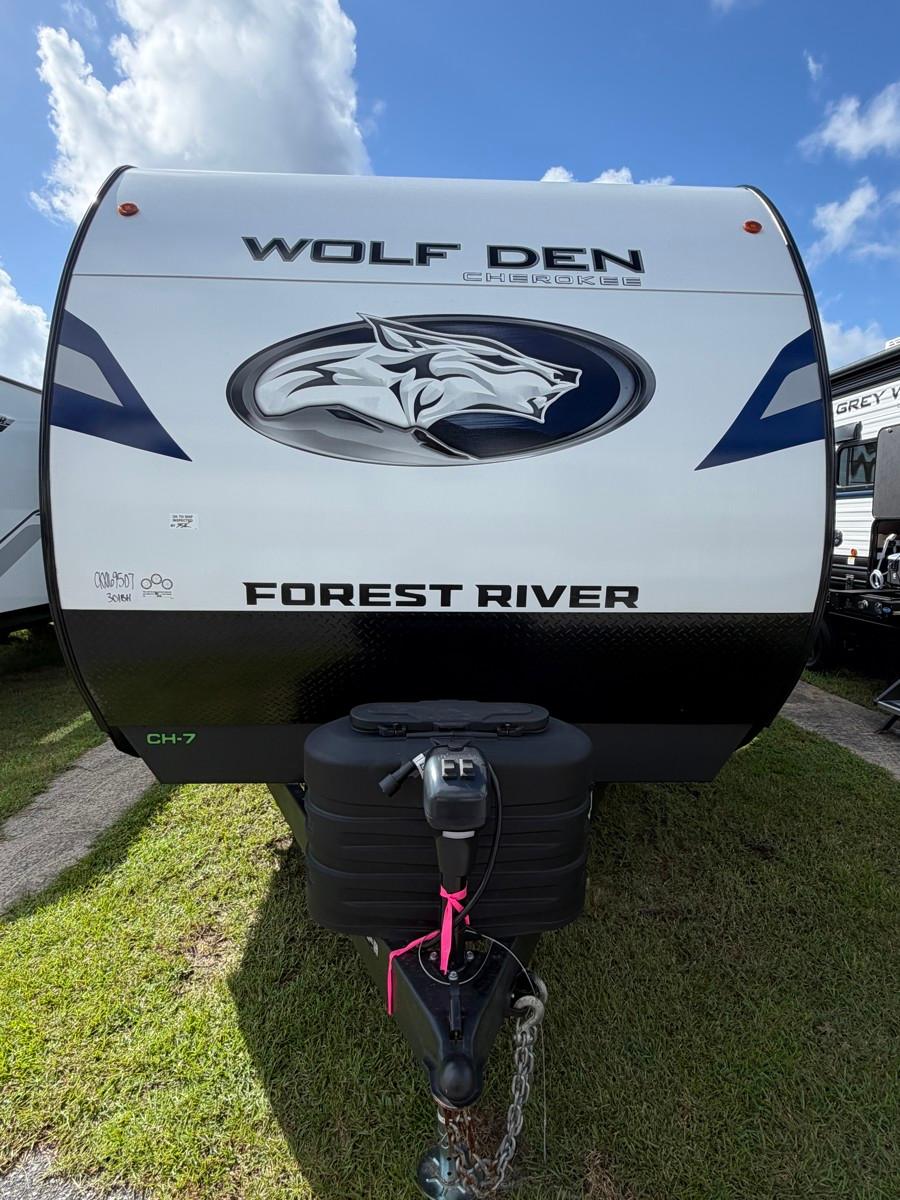 2027 Forest River 2027 Forest River Cherokee Wolf Den - thumbnail 3