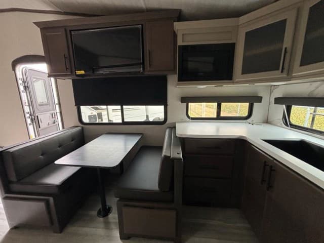 2026 Keystone RV 2026 Keystone RV Cougar Half Ton - thumbnail 11