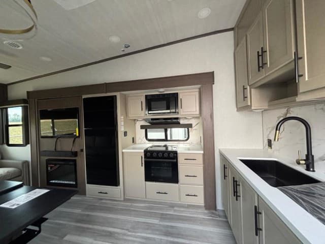 2026 Keystone RV 2026 Keystone RV Cougar Half Ton - thumbnail 10