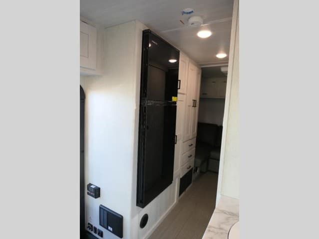 2024 East to West 2024 East to West Entrada - thumbnail 12