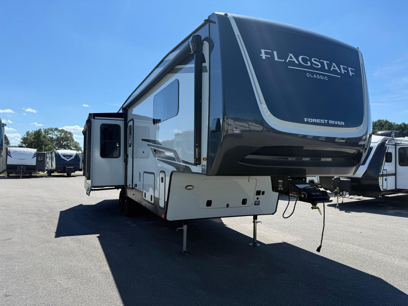 2027 Forest River Flagstaff Classic 372RL