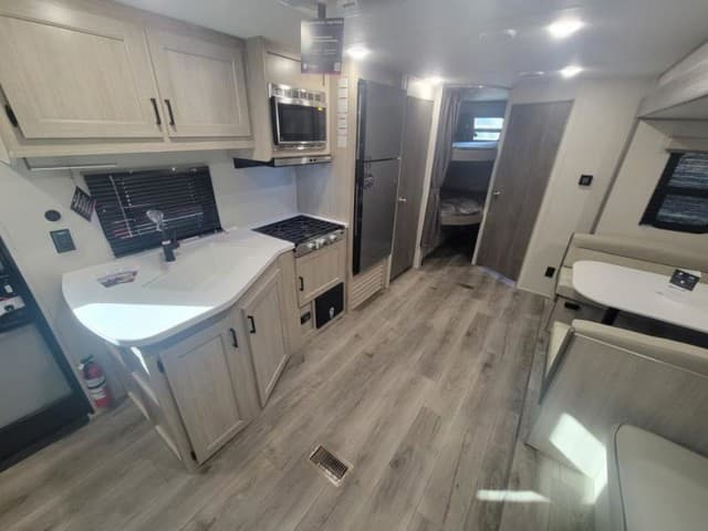 2026 Coachmen 2026 Coachmen Catalina Summit Series 8 - thumbnail 12