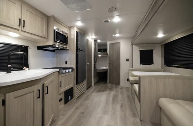 2026 Coachmen 2026 Coachmen Catalina Summit Series 8 - thumbnail 25