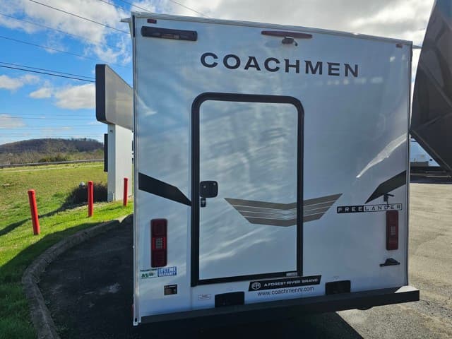 2026 Coachmen 2026 Coachmen Freelander - thumbnail 5