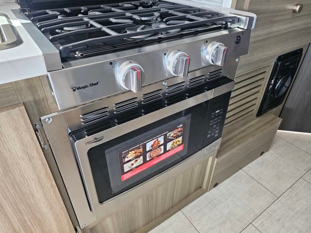 2026 Coachmen 2026 Coachmen Freelander - thumbnail 17