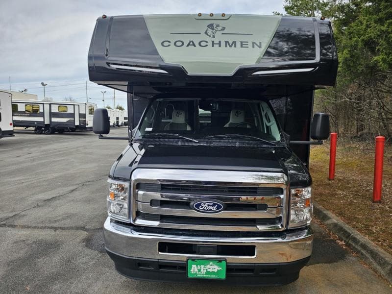 2026 Coachmen 2026 Coachmen Freelander - thumbnail 3
