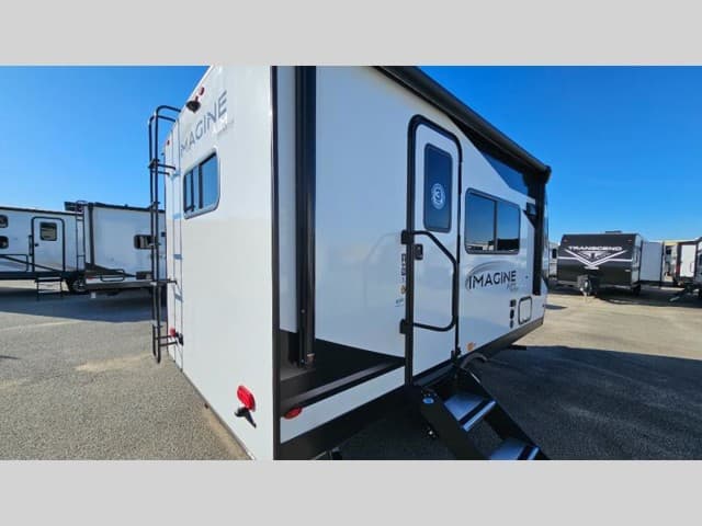 2025 Grand Design 2025 Grand Design Imagine AIM - thumbnail 5