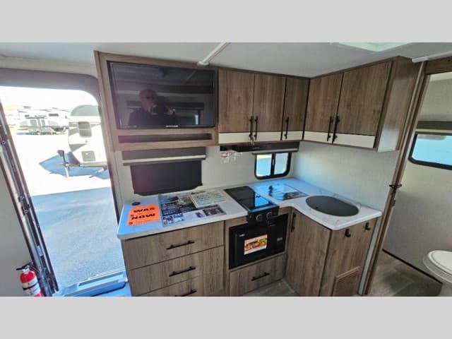 2025 Grand Design 2025 Grand Design Imagine AIM - thumbnail 14