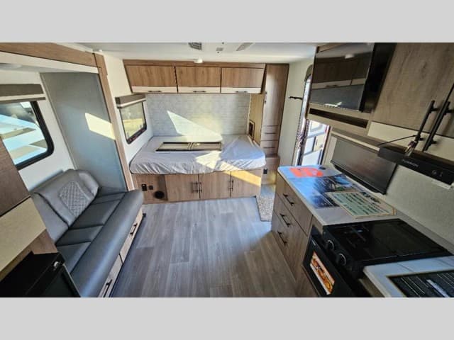 2025 Grand Design 2025 Grand Design Imagine AIM - thumbnail 15