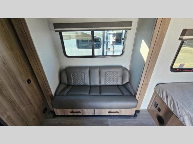 2025 Grand Design 2025 Grand Design Imagine AIM - thumbnail 18