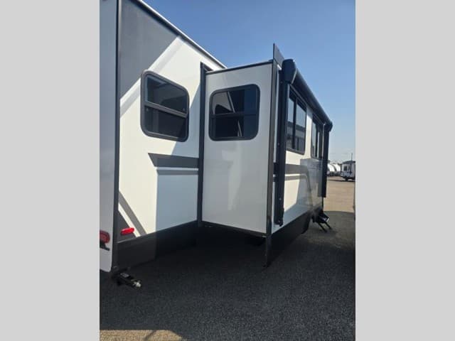 2026 Grand Design 2026 Grand Design Imagine - thumbnail 3