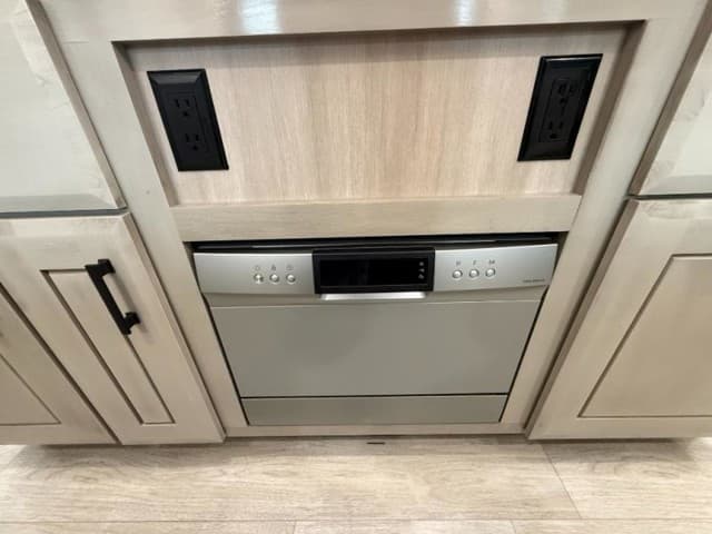 2026 Jayco 2026 Jayco Pinnacle - thumbnail 14