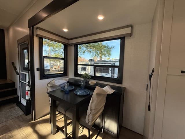 2026 Jayco 2026 Jayco Seismic Toy Hauler - thumbnail 12