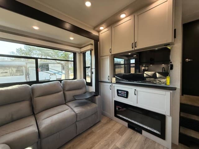 2026 Jayco 2026 Jayco Seismic Toy Hauler - thumbnail 15