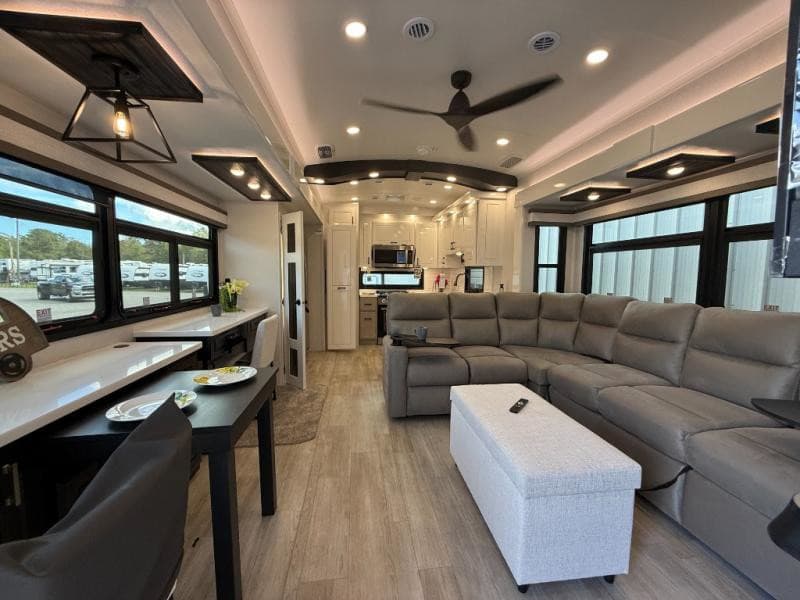 2026 Jayco 2026 Jayco Pinnacle - thumbnail 5