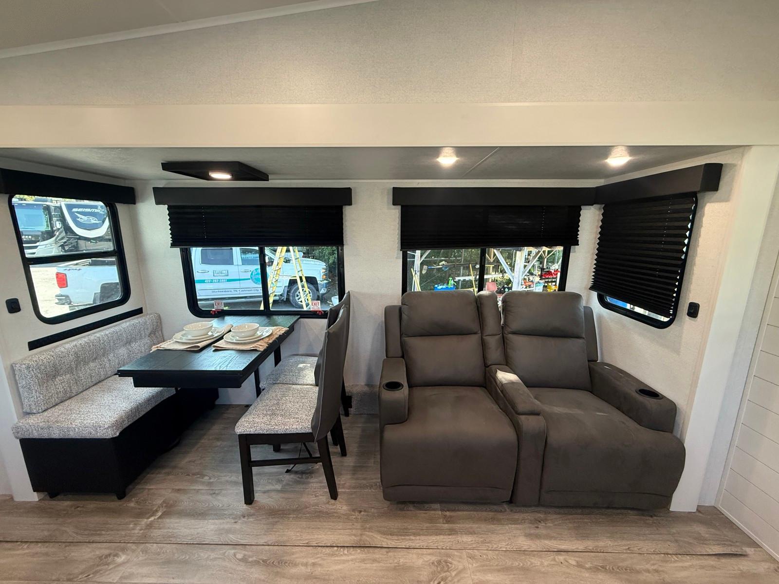 2027 Jayco 2027 Jayco Eagle SLE - thumbnail 5
