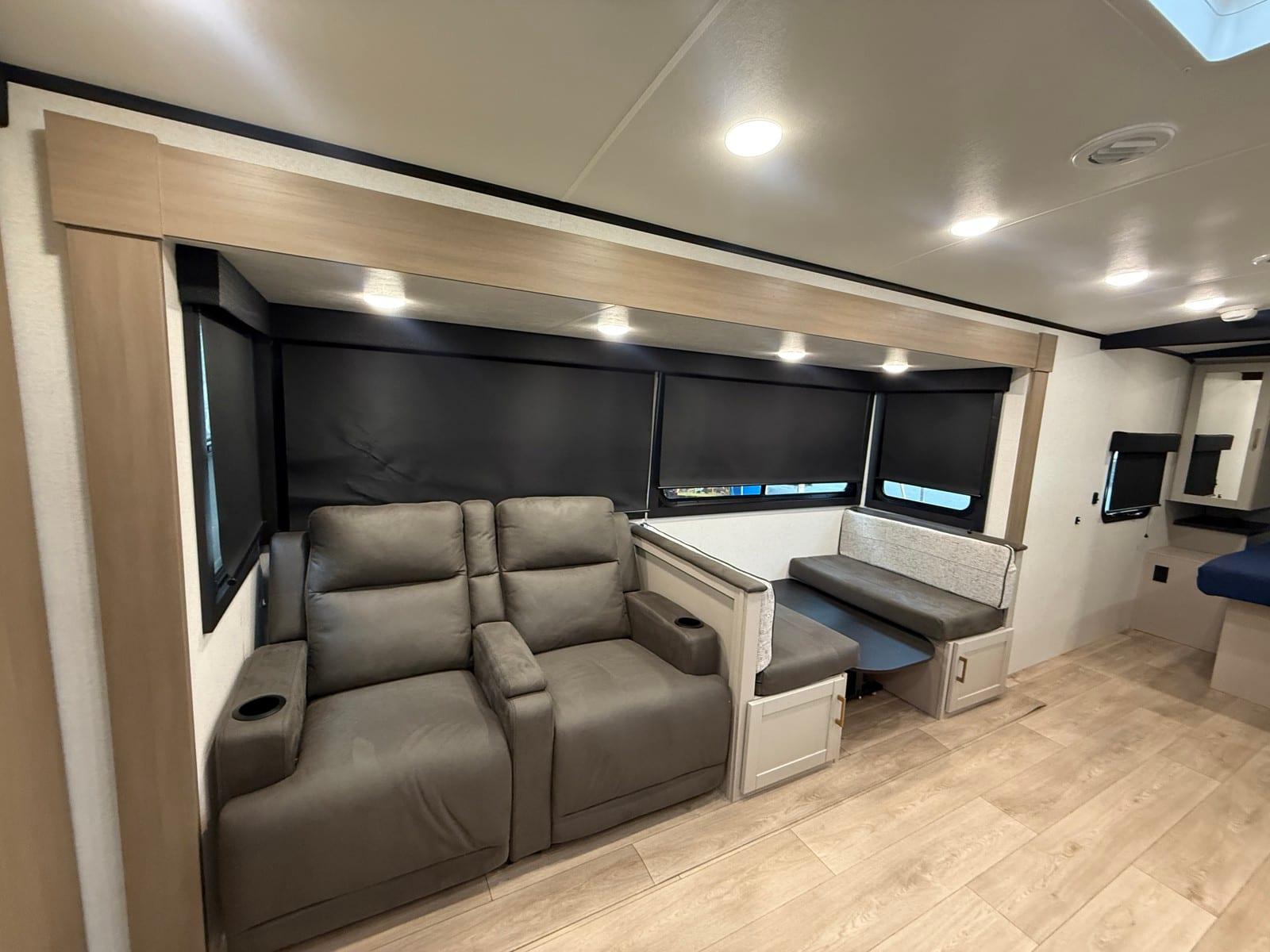 2027 Jayco 2027 Jayco Jay Feather - thumbnail 7
