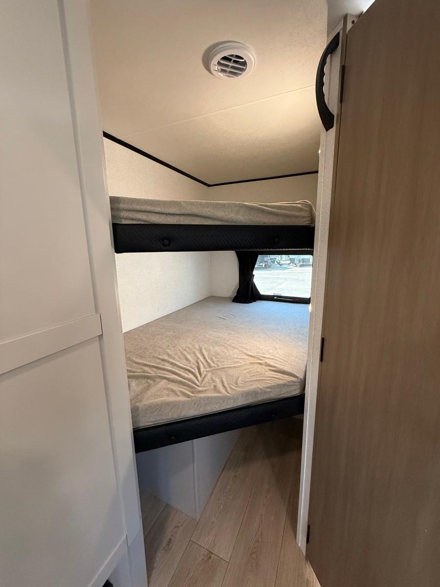 2027 Jayco 2027 Jayco Jay Feather - thumbnail 9