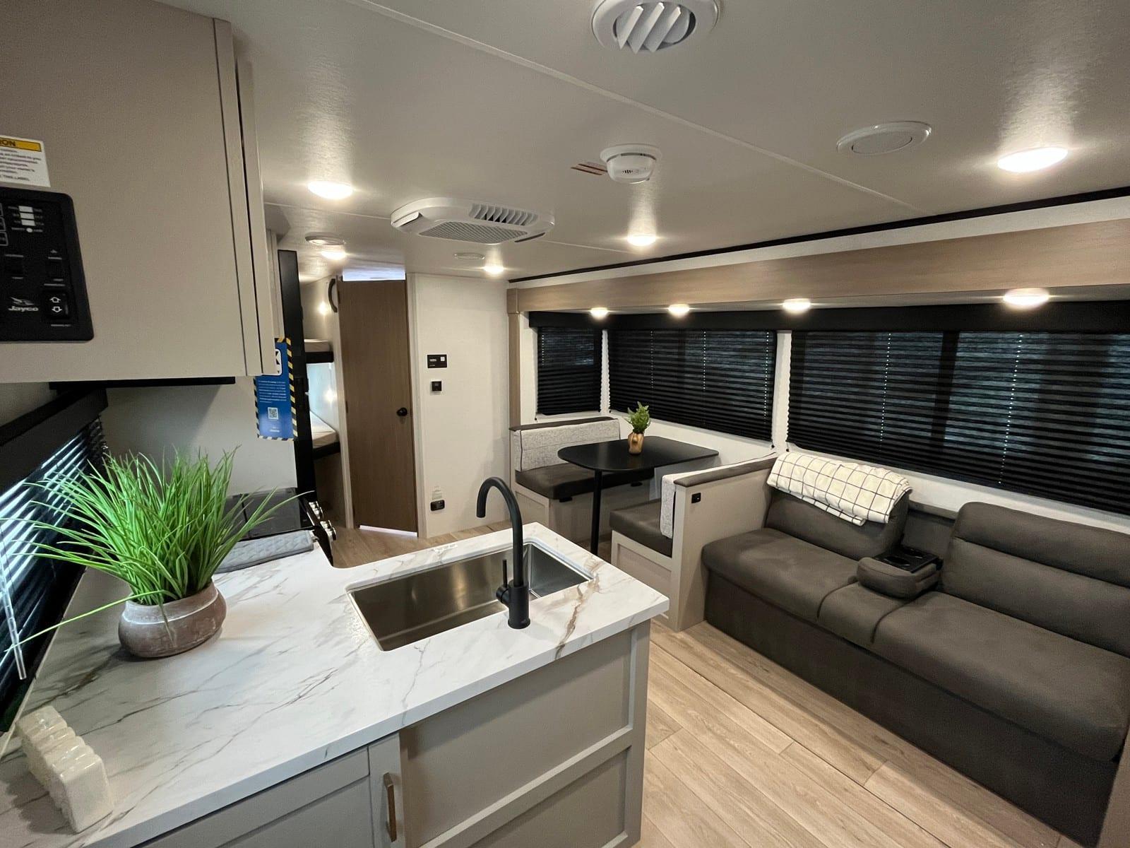 2027 Jayco 2027 Jayco Jay Feather SL - thumbnail 6