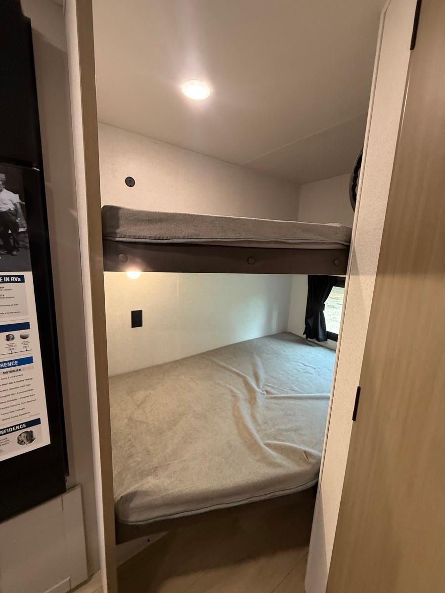 2027 Jayco 2027 Jayco Jay Flight SLX - thumbnail 9