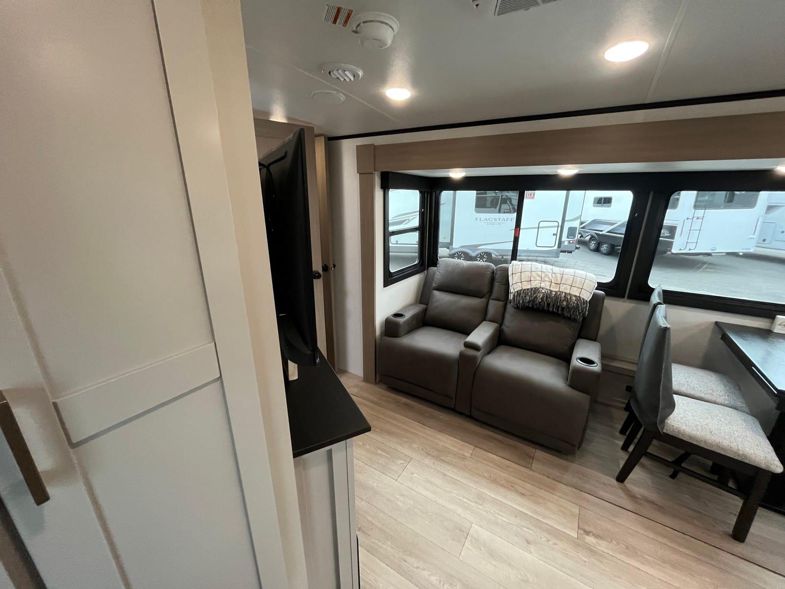 2027 Jayco 2027 Jayco Jay Feather - thumbnail 6
