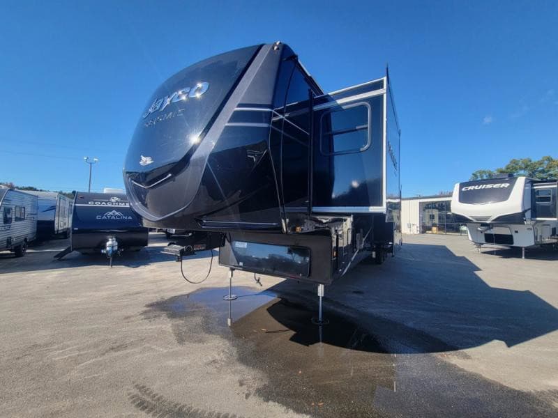 2026 Jayco 2026 Jayco Seismic Toy Hauler - thumbnail 10