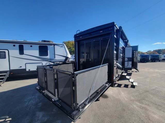 2026 Jayco 2026 Jayco Seismic Toy Hauler - thumbnail 13