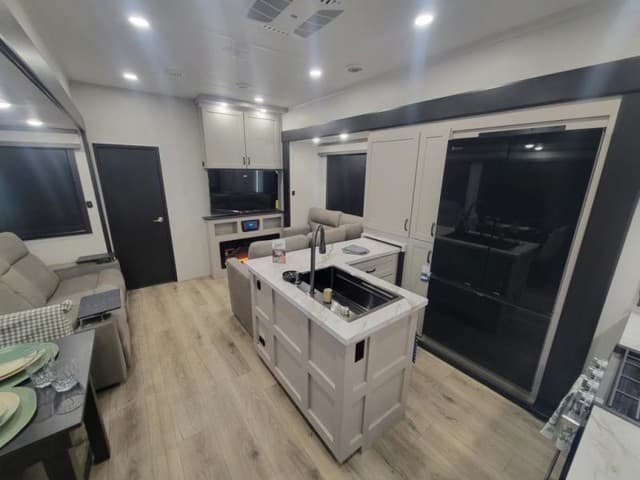 2026 Jayco 2026 Jayco Seismic Toy Hauler - thumbnail 14