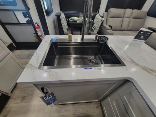 2026 Jayco 2026 Jayco Seismic Toy Hauler - thumbnail 17