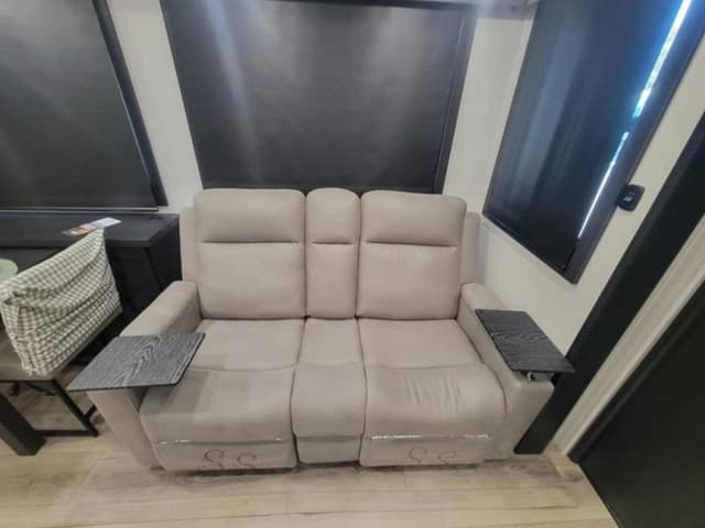 2026 Jayco 2026 Jayco Seismic Toy Hauler - thumbnail 20