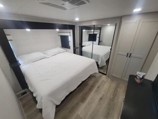 2026 Jayco 2026 Jayco Seismic Toy Hauler - thumbnail 25