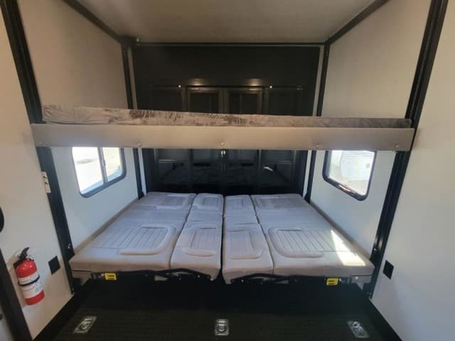 2026 Jayco 2026 Jayco Seismic Toy Hauler - thumbnail 31