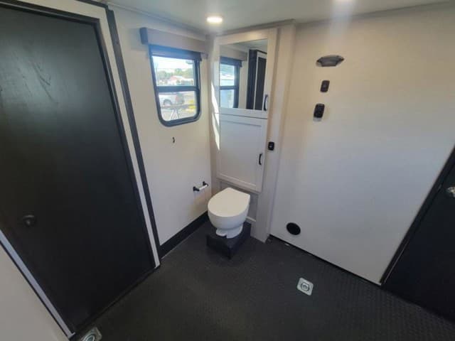 2026 Jayco 2026 Jayco Seismic Toy Hauler - thumbnail 33