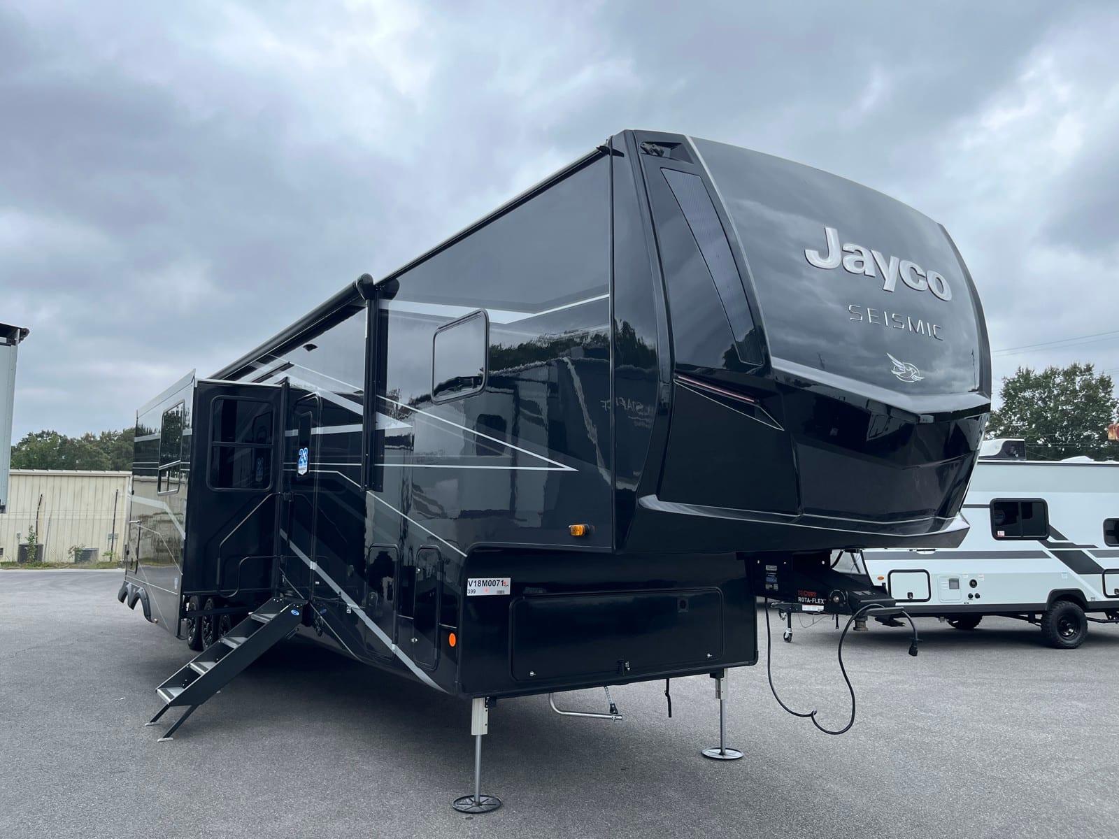 2027 Jayco Seismic 399