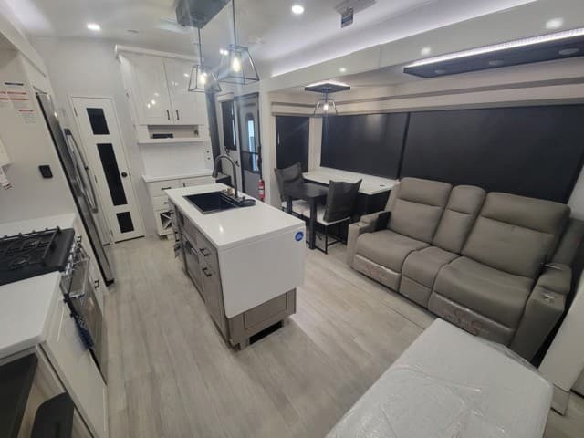 2026 Jayco 2026 Jayco Pinnacle - thumbnail 15
