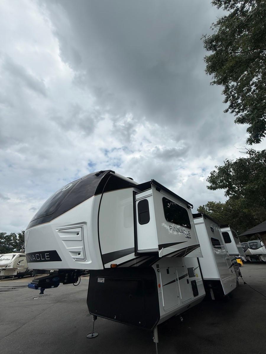 2027 Jayco 2027 Jayco Pinnacle - thumbnail 3