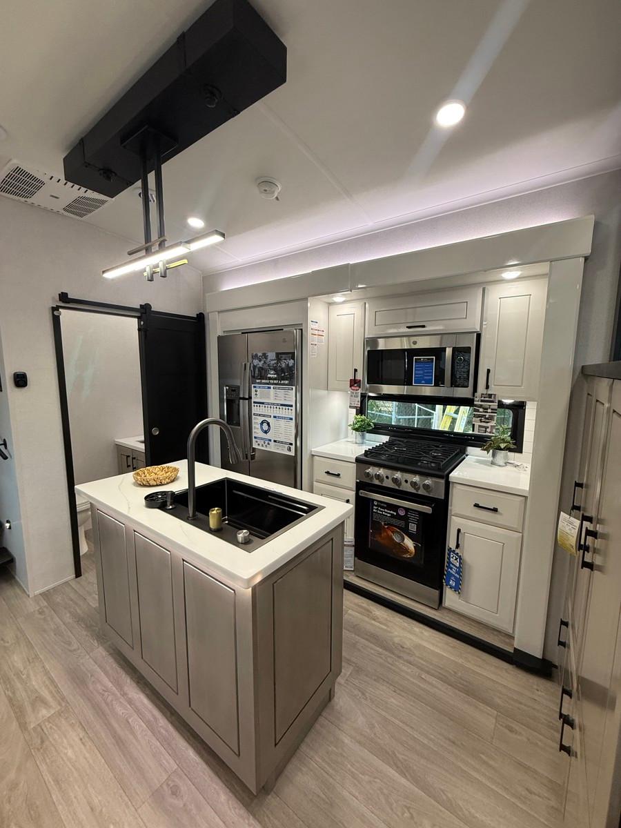 2027 Jayco 2027 Jayco Pinnacle - thumbnail 5