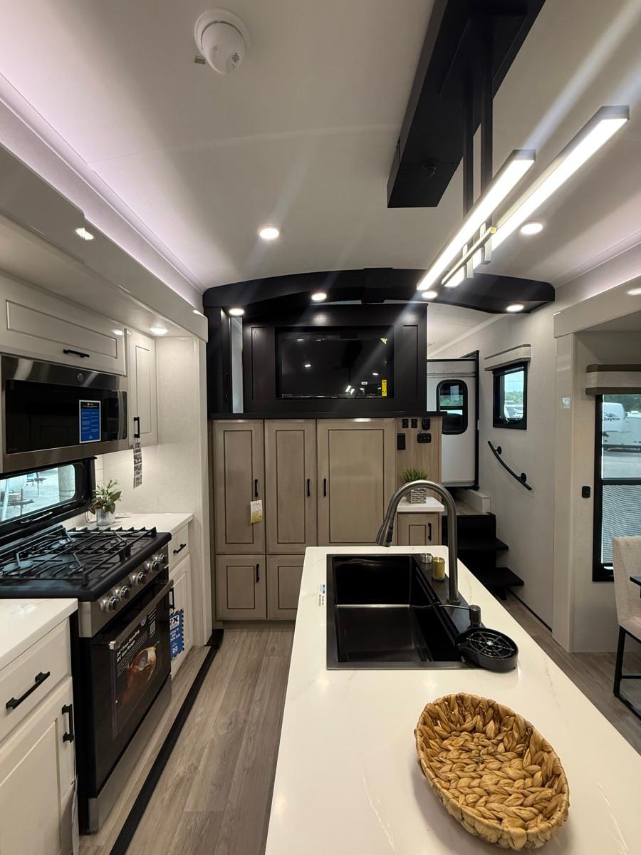 2027 Jayco 2027 Jayco Pinnacle - thumbnail 6