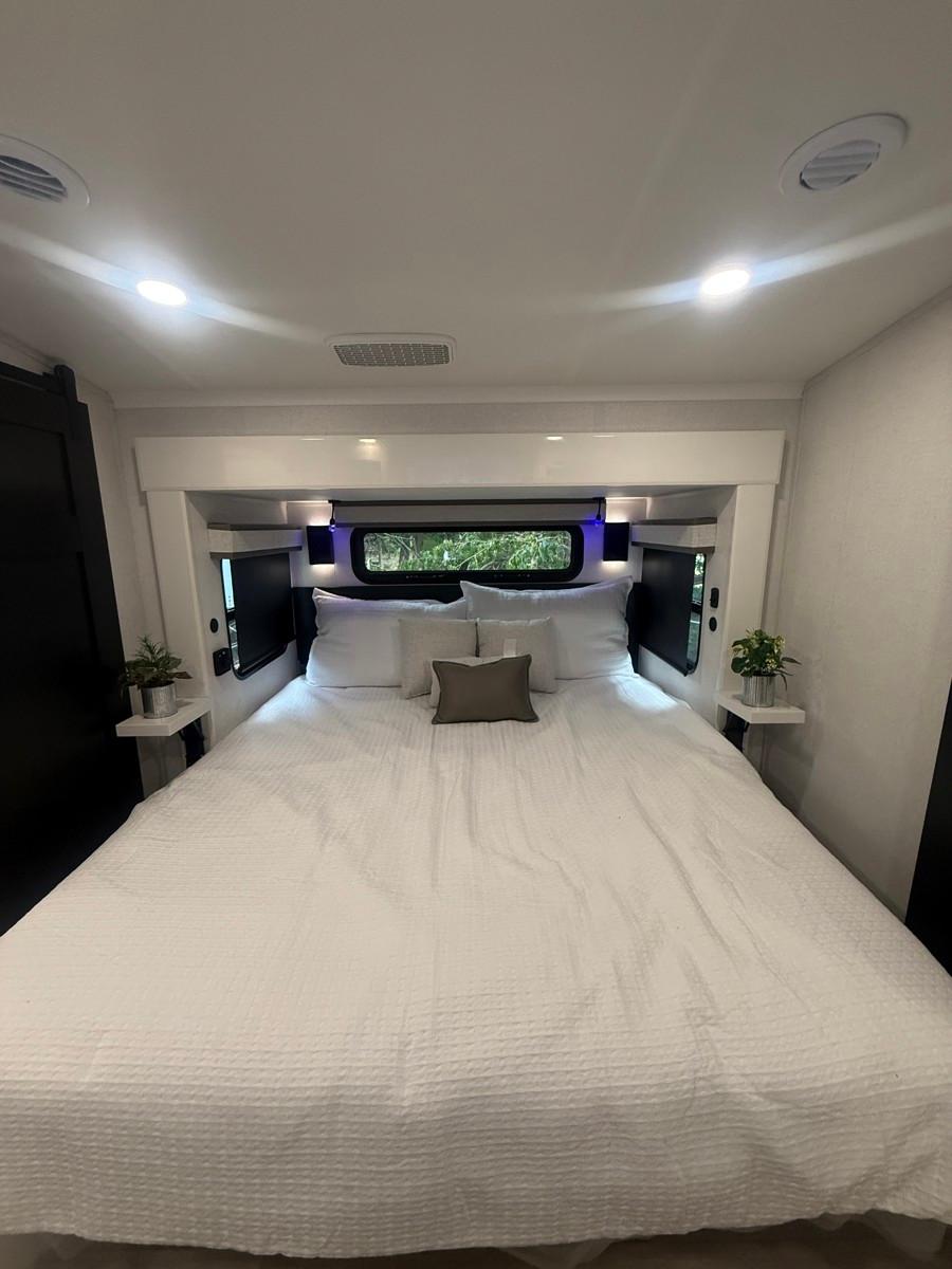 2027 Jayco 2027 Jayco Pinnacle - thumbnail 9