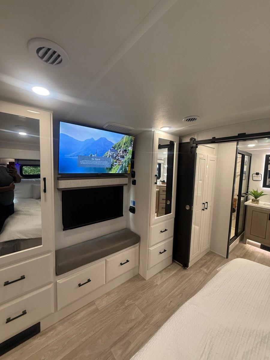 2027 Jayco 2027 Jayco Pinnacle - thumbnail 10