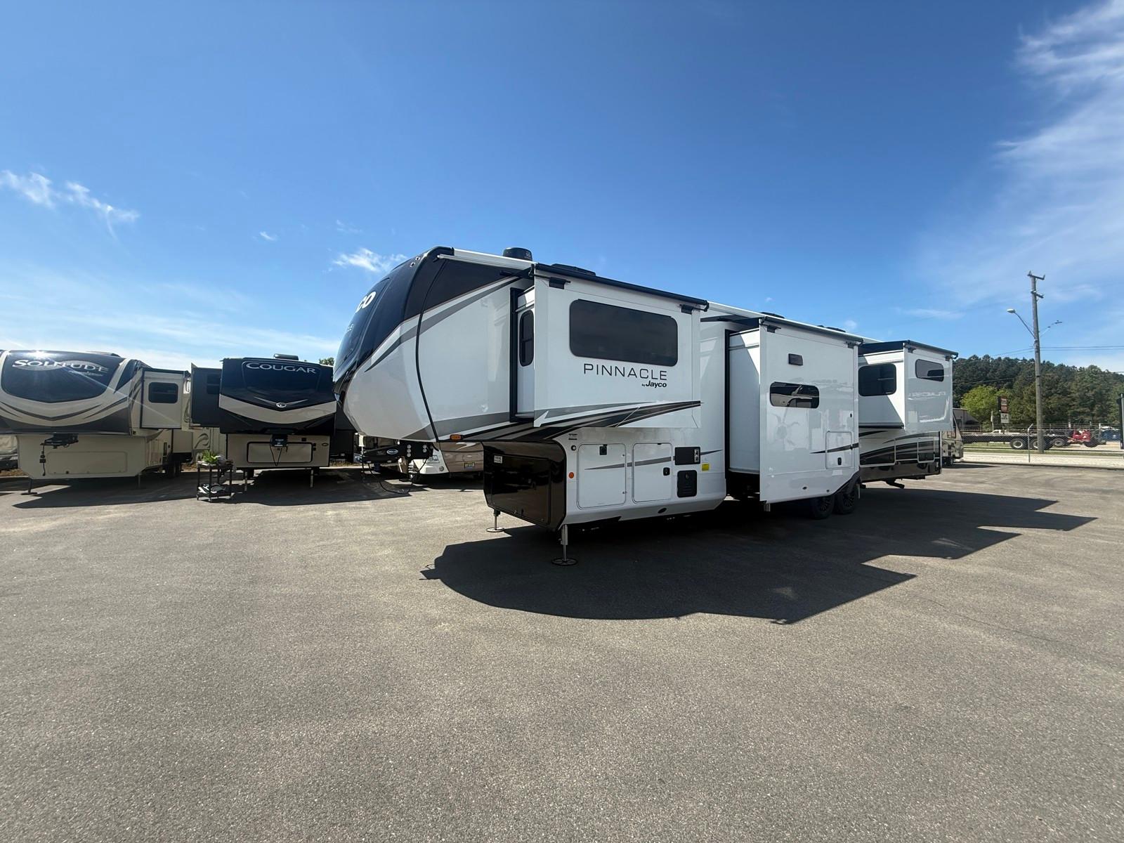 2026 Jayco 2026 Jayco Pinnacle - thumbnail 3
