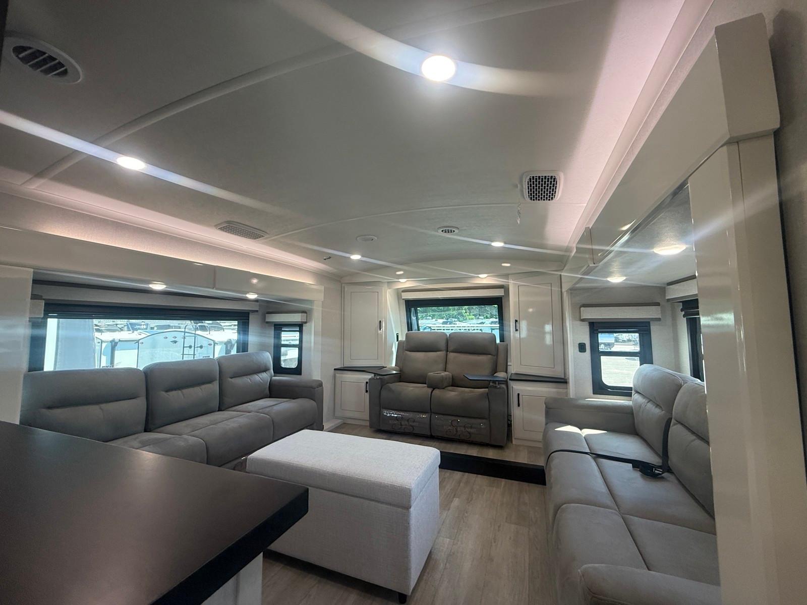 2026 Jayco 2026 Jayco Pinnacle - thumbnail 6