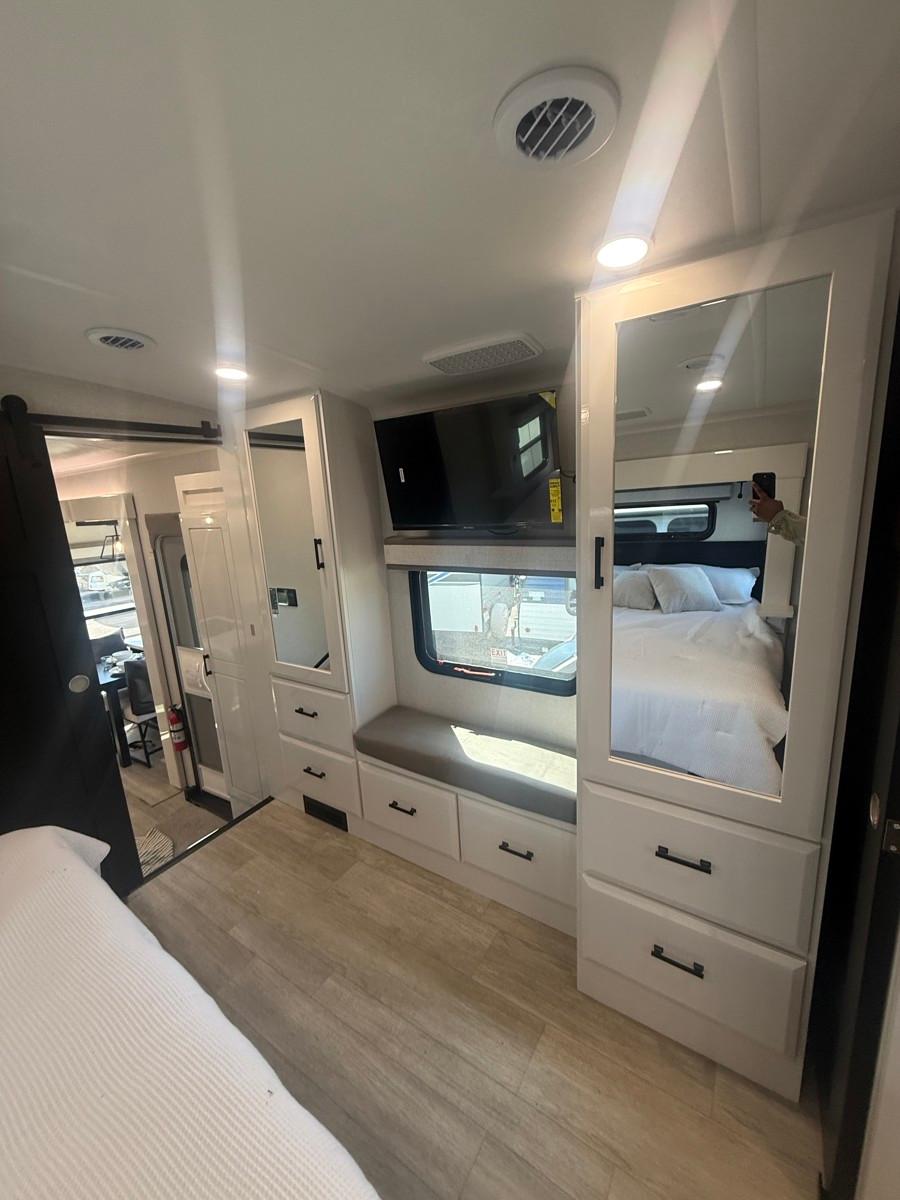 2026 Jayco 2026 Jayco Pinnacle - thumbnail 9