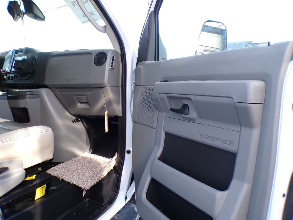 2026 Coachmen 2026 Coachmen Leprechaun - thumbnail 14