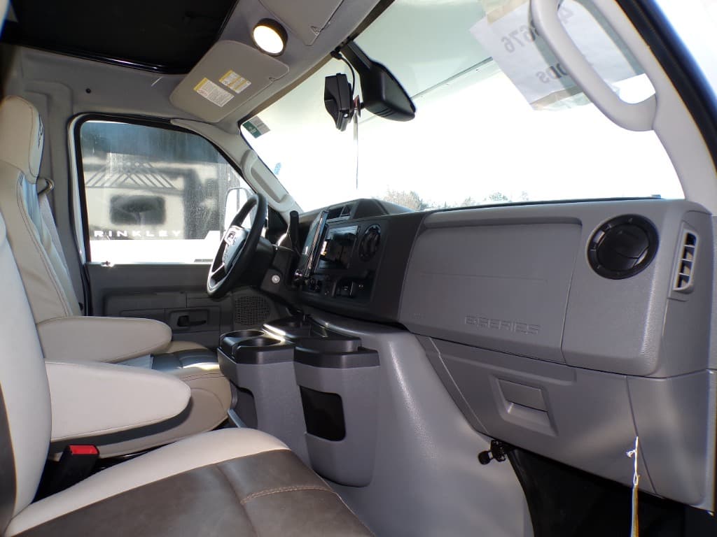 2026 Coachmen 2026 Coachmen Leprechaun - thumbnail 15